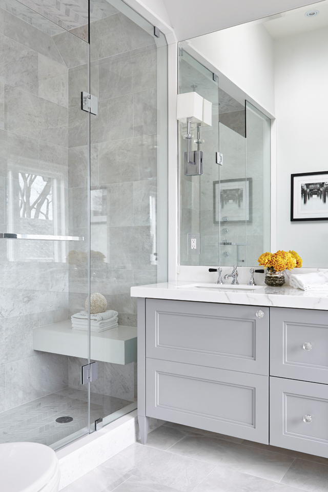 Inviting and calm bathroom design by Dvira Ovadia